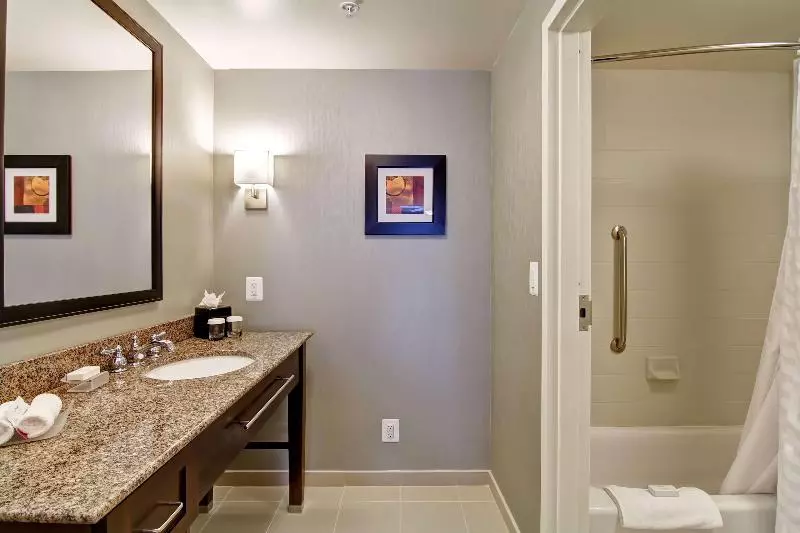 キングサイズベッドのスイートルーム, Homewood Suites By Hilton Woodbridge