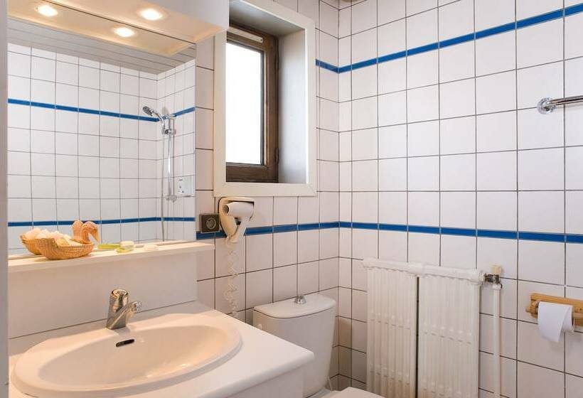 اتاق استاندارد سه نفره, Madame Vacances Hôtel Le Christina