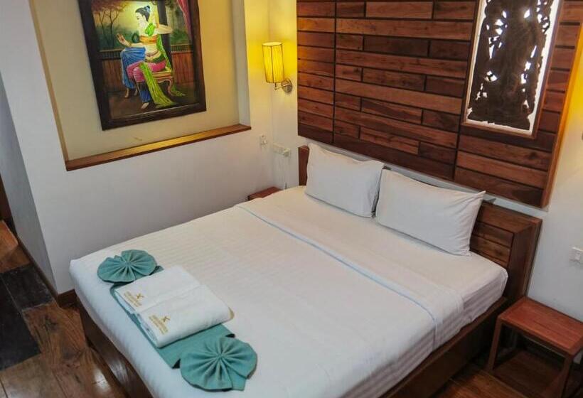 Medencére Néző Standar Háromágyas Szoba, Phuket Meet Holiday Hotel Rawai 普吉岛相遇花园度假酒店 拉威店