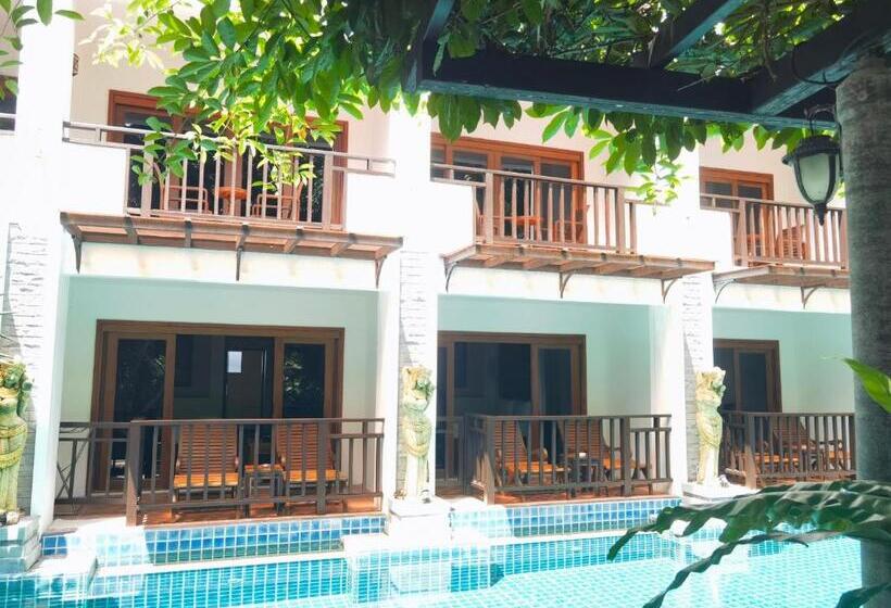 Medencére Néző Standar Háromágyas Szoba, Phuket Meet Holiday Hotel Rawai 普吉岛相遇花园度假酒店 拉威店