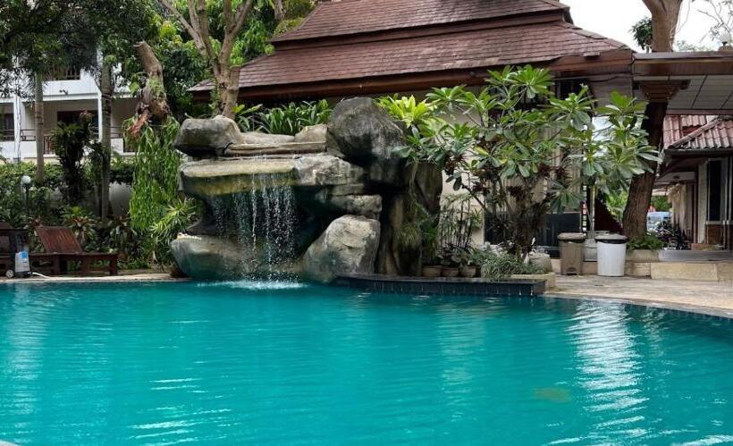 Medencére Néző Standar Háromágyas Szoba, Phuket Meet Holiday Hotel Rawai 普吉岛相遇花园度假酒店 拉威店