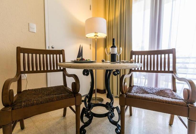 חדר סופריור עם מיטת קינג, Pierre Mundo Imperial Riviera Diamante Acapulco