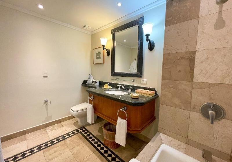 חדר דחוקס עם מיטת קינג, Pierre Mundo Imperial Riviera Diamante Acapulco