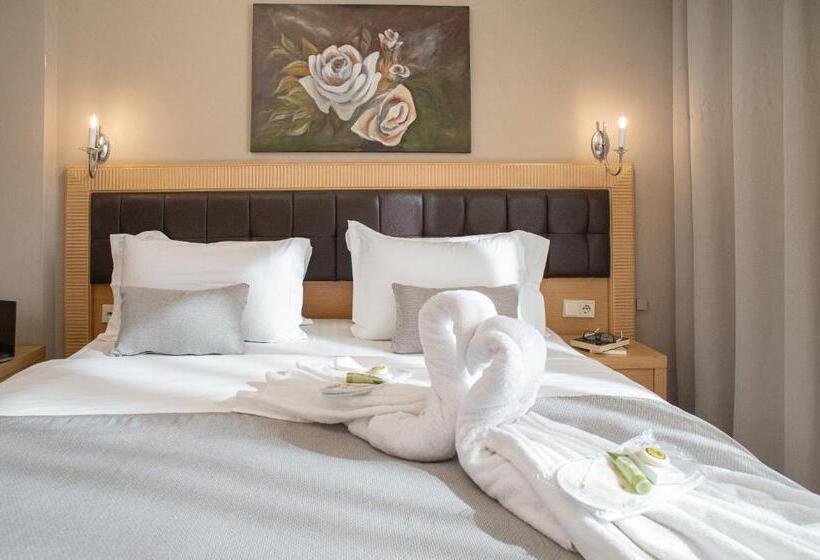 غرفة قياسية مطلّة علي البحر, Pithari