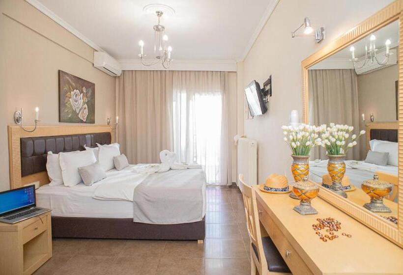 غرفة قياسية مطلّة علي البحر, Pithari