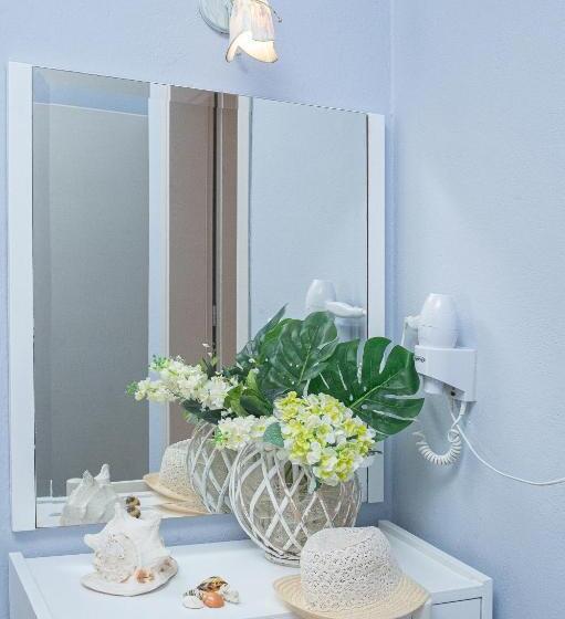 إستوديو قياسى مطل على البحر, Pithari