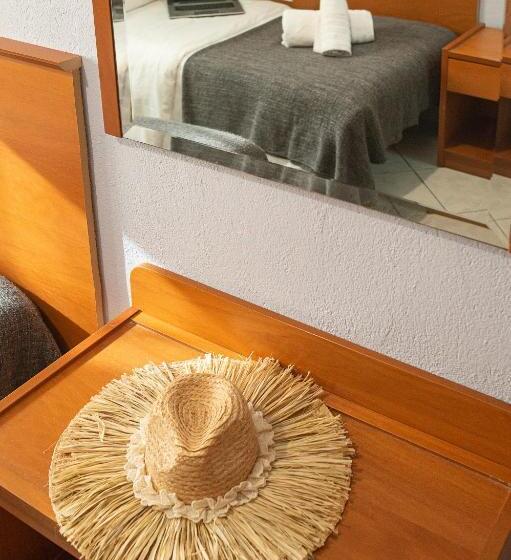 شقة إقتصادية غرفة واحد, Pithari