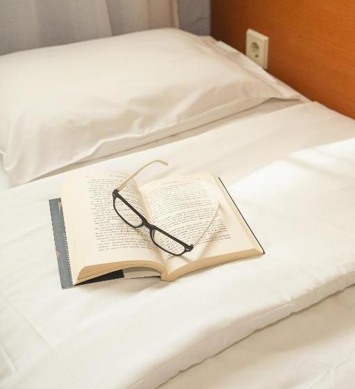 شقة إقتصادية غرفة واحد, Pithari