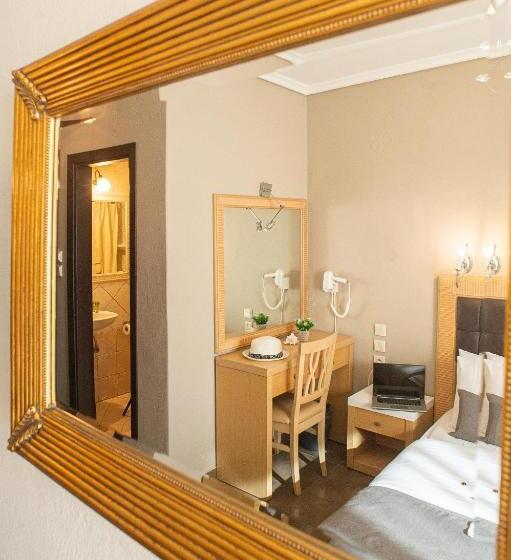 غرفة قياسية مطلّة علي البحر مزوَّدة بشُرفة, Pithari