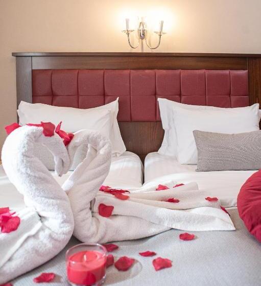 غرفة قياسية مطلّة علي البحر, Pithari