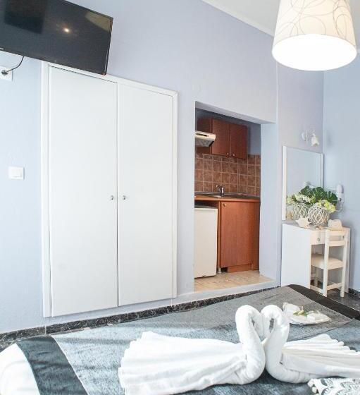 إستوديو قياسى مطل على البحر, Pithari