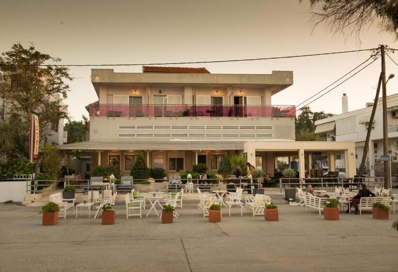 إستوديو قياسى مطل على البحر, Pithari