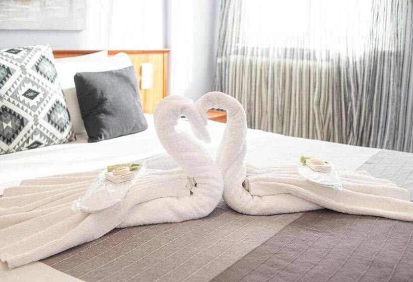 غرفة قياسية مطلّة علي البحر مزوَّدة بشُرفة, Pithari