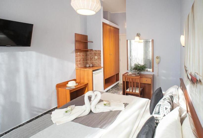 غرفة قياسية مطلّة علي البحر مزوَّدة بشُرفة, Pithari