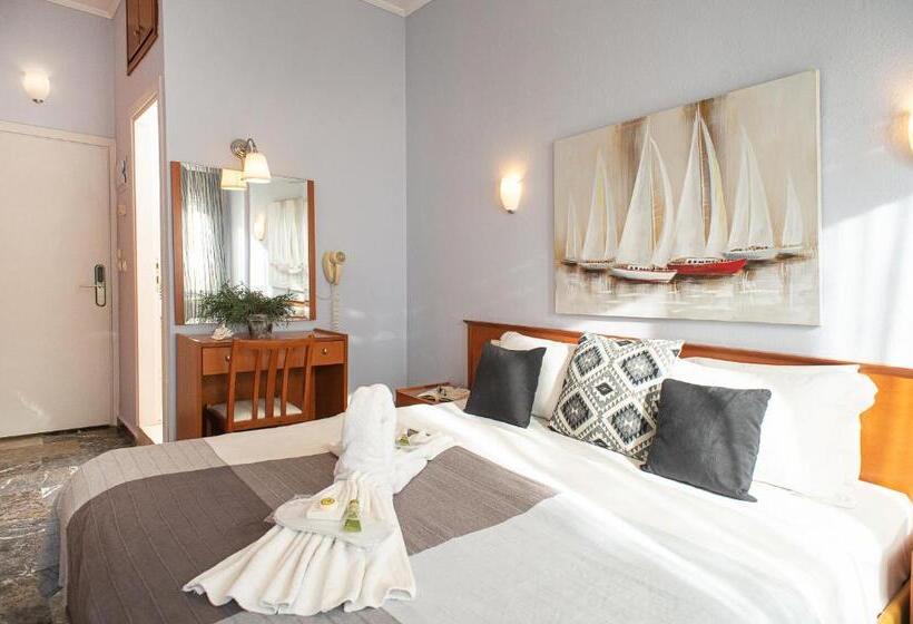 غرفة قياسية مطلّة علي البحر مزوَّدة بشُرفة, Pithari