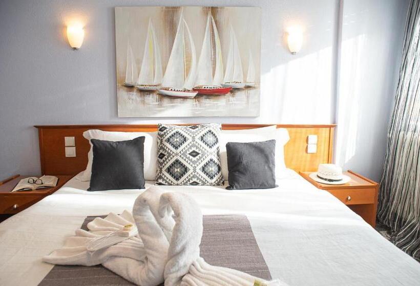 غرفة قياسية مطلّة علي البحر مزوَّدة بشُرفة, Pithari