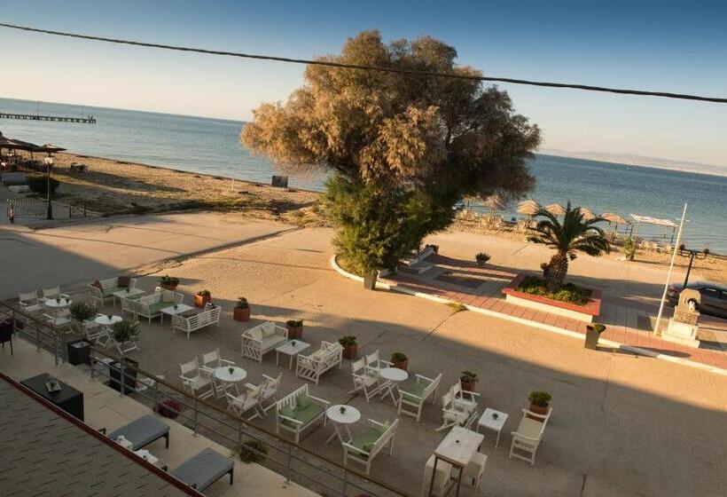 غرفة قياسية مطلّة علي البحر مزوَّدة بشُرفة, Pithari