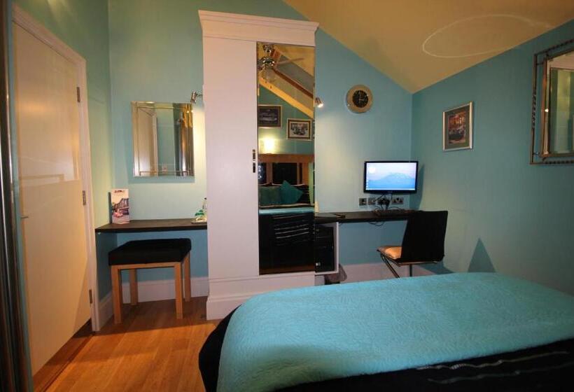 Standart Oda, The Pitstop