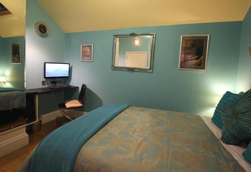 Standart Oda, The Pitstop