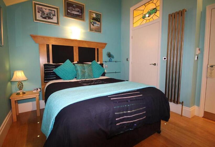 Standart Oda, The Pitstop