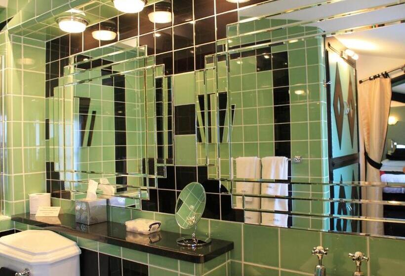 Standart Oda, The Pitstop