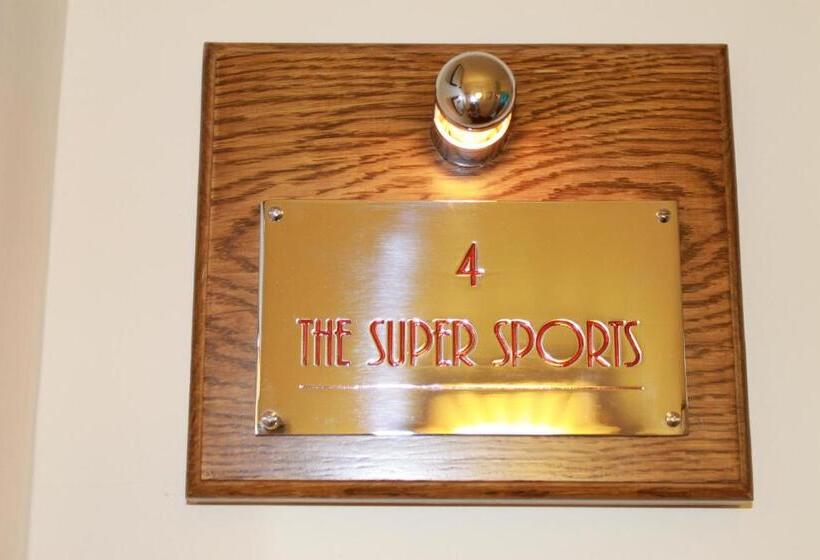 Standart Oda, The Pitstop