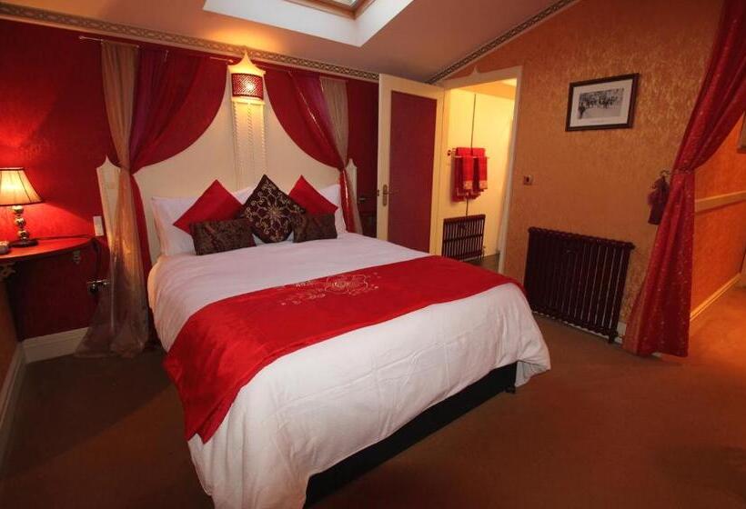 Standart Oda, The Pitstop