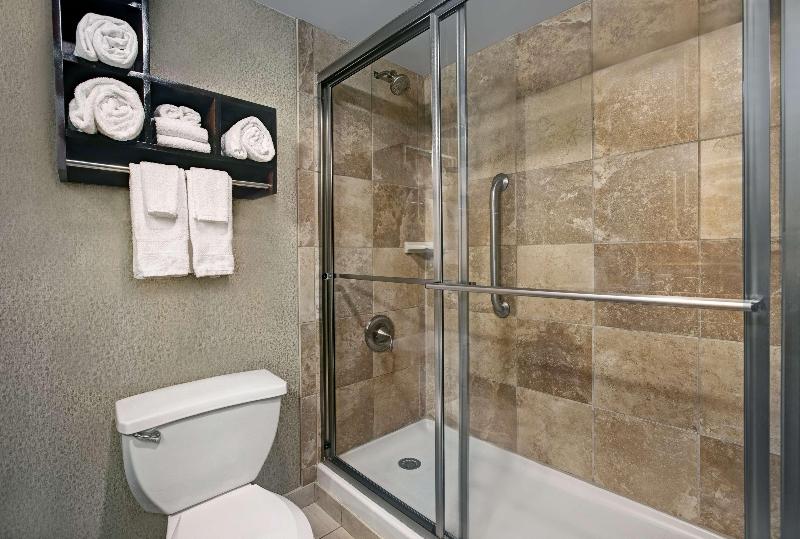 Villa 1 Quarto com piscina, Jirana  Patong