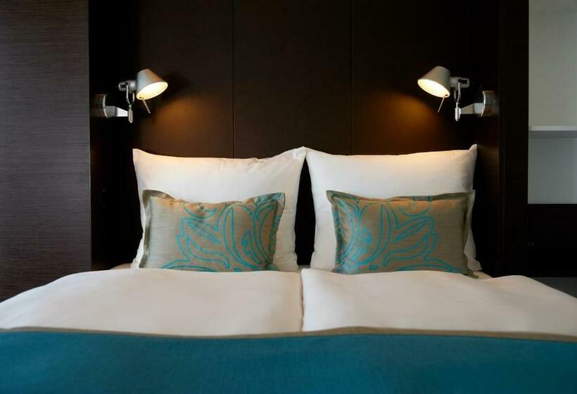 Standard Single Room, Motel One Amsterdam