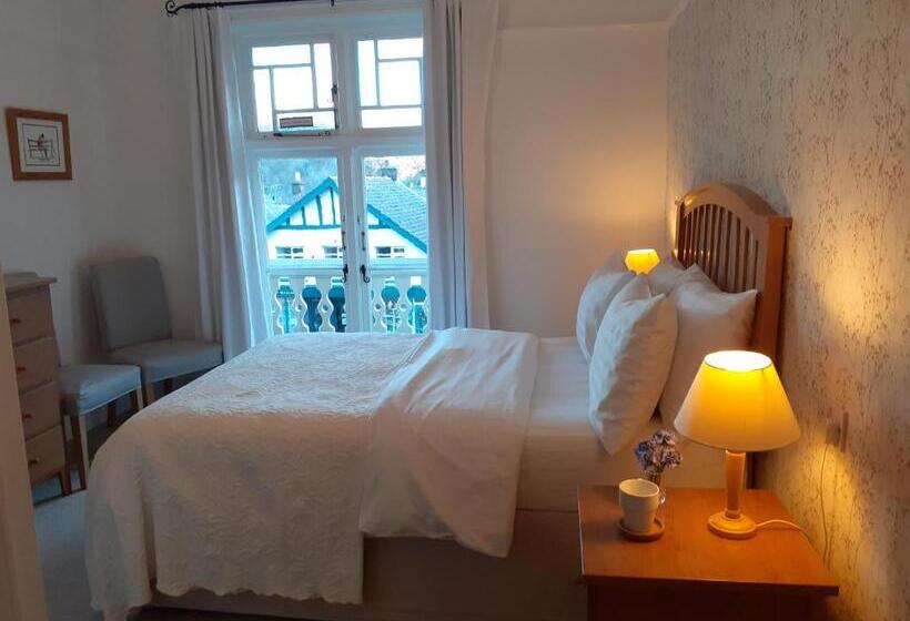 Номер Стандарт с Балконом, Gable Lodge Guest House