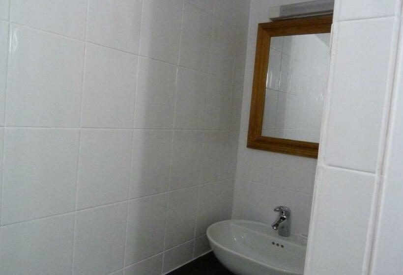 غرفة قياسية, The Kenton