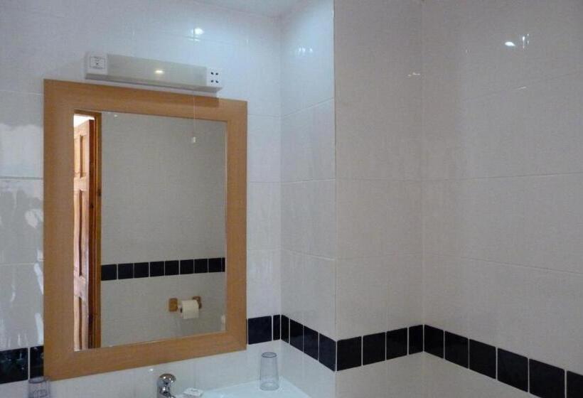 غرفة عائلية, The Kenton