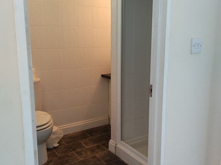 غرفة قياسية, The Kenton