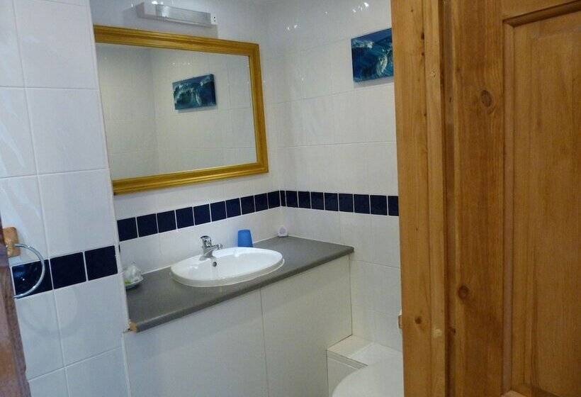 غرفة عائلية, The Kenton