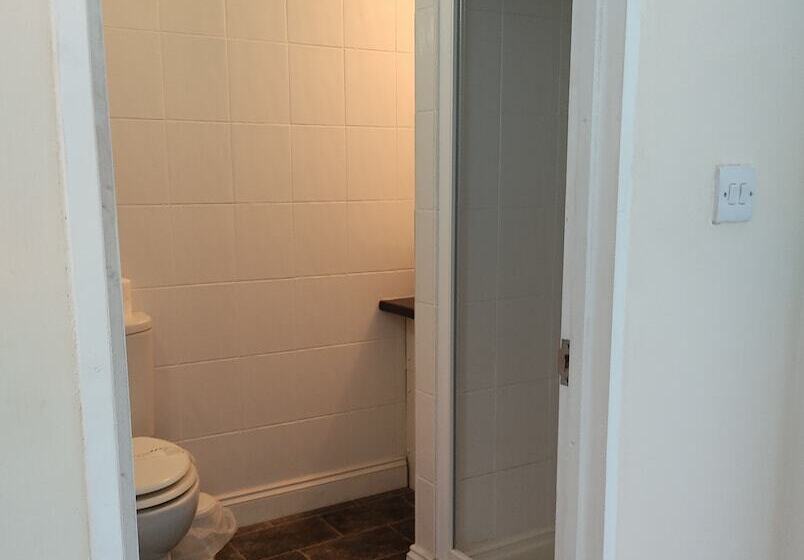 غرفة قياسية, The Kenton