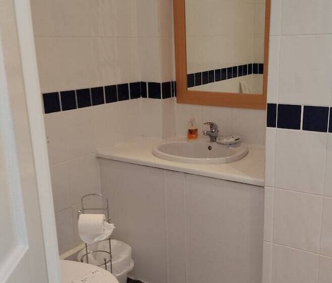 غرفة عائلية, The Kenton