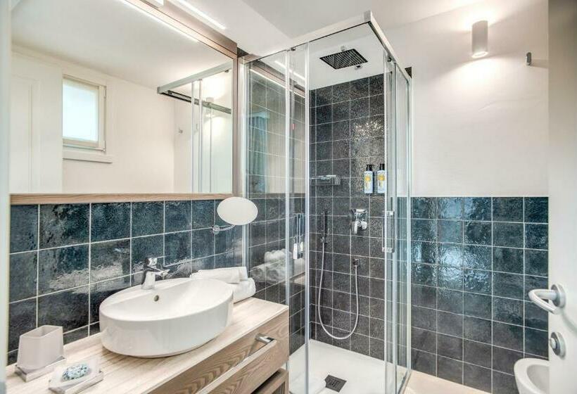 חדר אקזקיוטיב לשלושה, Cala Sinzias Resort