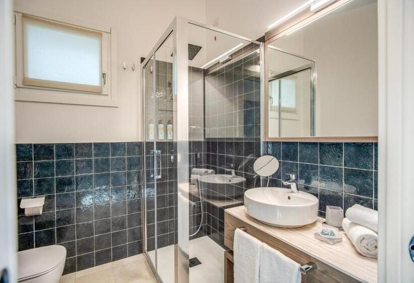 חדר אקזקיוטיב לשלושה, Cala Sinzias Resort