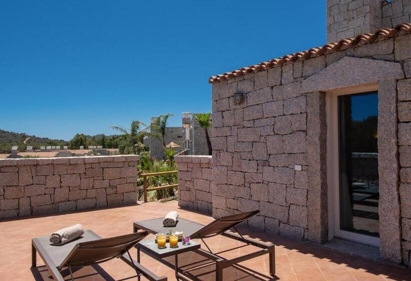 מיטת קינג בסוויטה, Cala Sinzias Resort