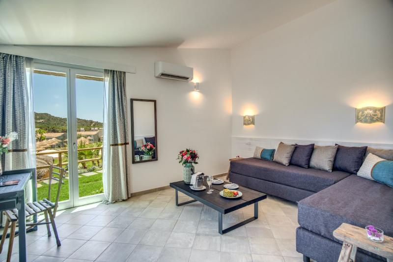 Люкс Кровать Кинг, Cala Sinzias Resort