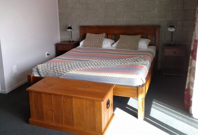 Студия Стандарт, Abbey Court Motel