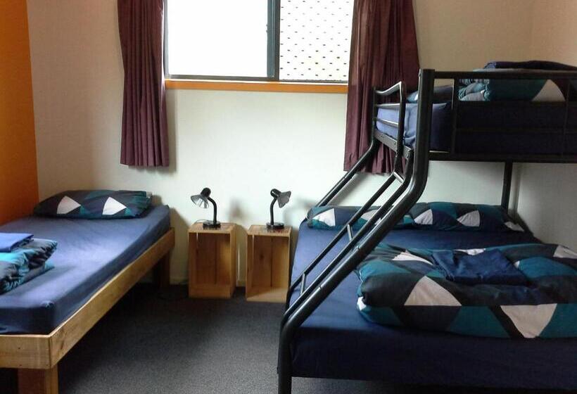 اتاق خانوادگی با سرویس بهداشتی مشترک, Sequoia Lodge Backpackers