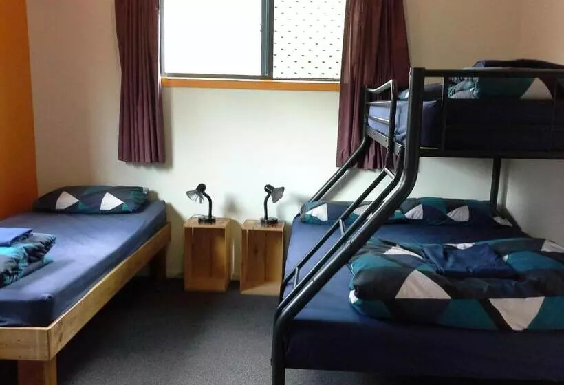 اتاق خانوادگی با سرویس بهداشتی مشترک, Sequoia Lodge Backpackers