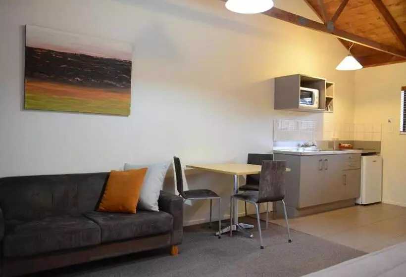 Standard-studio, The Hobbit Motorlodge