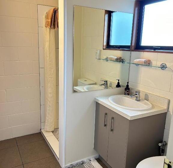 סוויטה, The Hobbit Motorlodge