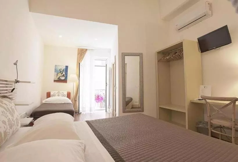 اتاق استاندارد سه تخته با بالکن, Camere A Sud