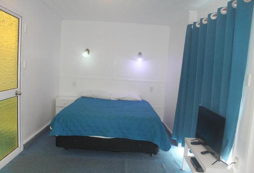 חדר סטנדרט עם מיטת קווין, Golden Glow Motel