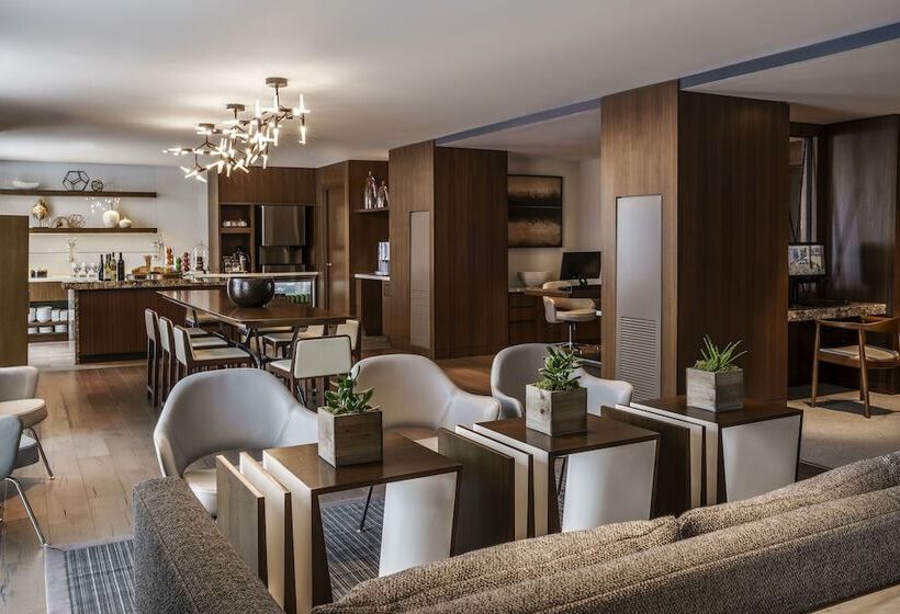 Номер Клуб, Hyatt Regency Houston Galleria