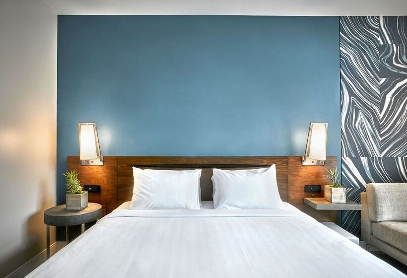 Номер Клуб, Hyatt Regency Houston Galleria