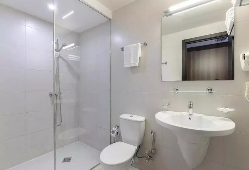 اتاق استاندارد سه نفره, Iveria Inn